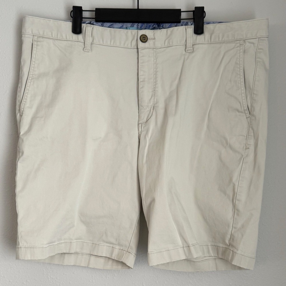 Tommy Bahama Mens 42 Relax Cotton/Linen Chino Shorts in Beige Khakis 10" Inseam